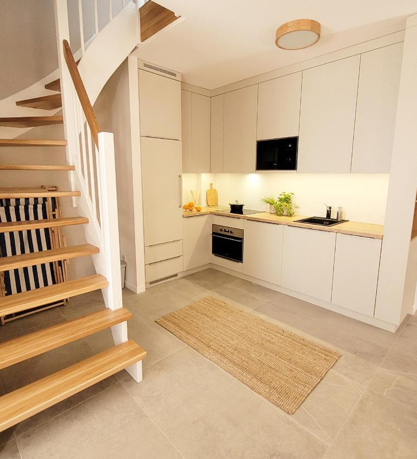 Pine Point Apartament With Terrace, Shared Pool, Tennis Court Поберово Екстериор снимка