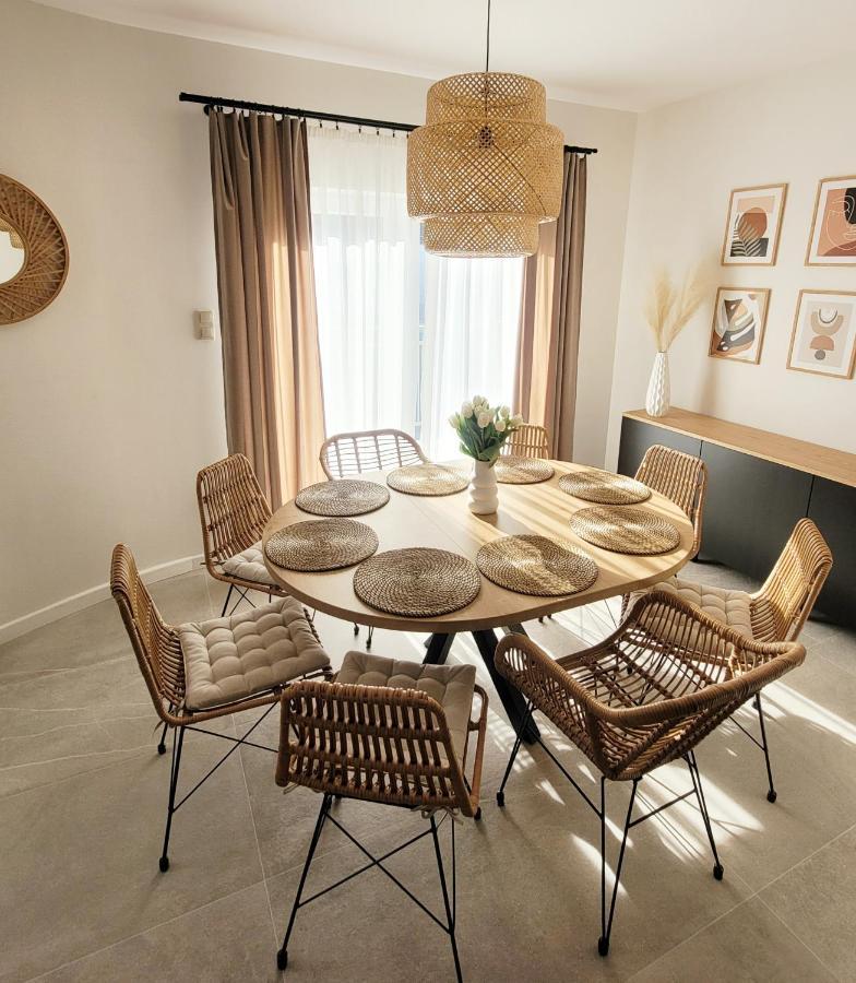 Pine Point Apartament With Terrace, Shared Pool, Tennis Court Поберово Екстериор снимка