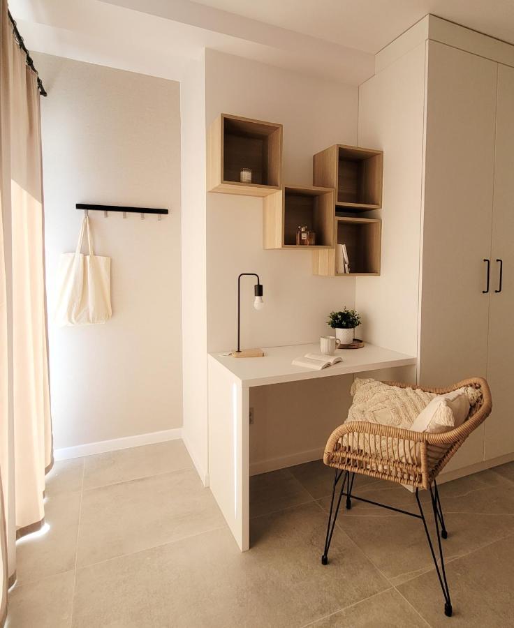 Pine Point Apartament With Terrace, Shared Pool, Tennis Court Поберово Екстериор снимка