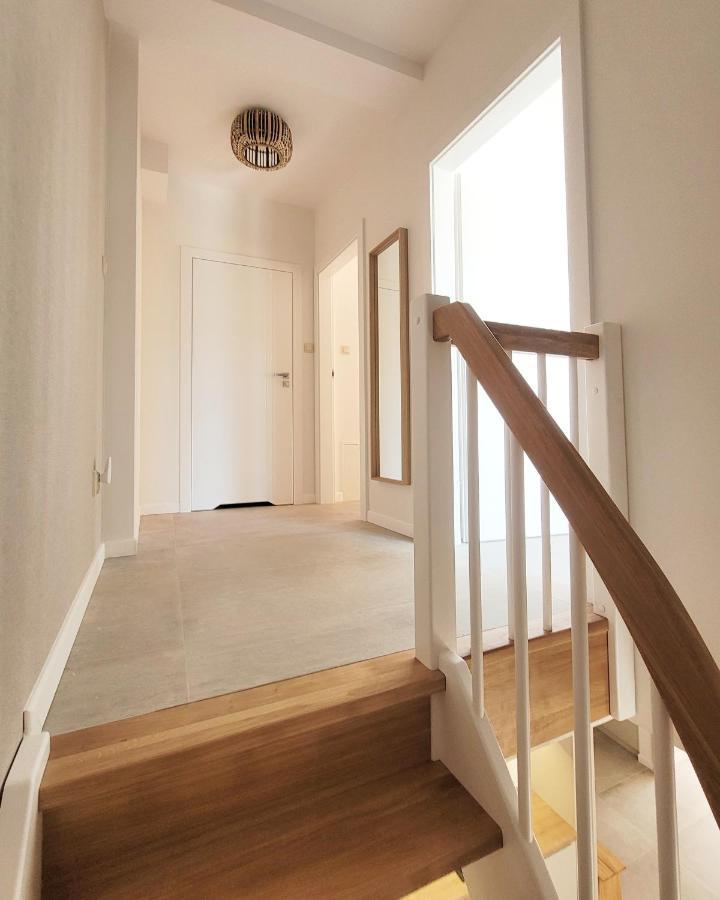 Pine Point Apartament With Terrace, Shared Pool, Tennis Court Поберово Екстериор снимка
