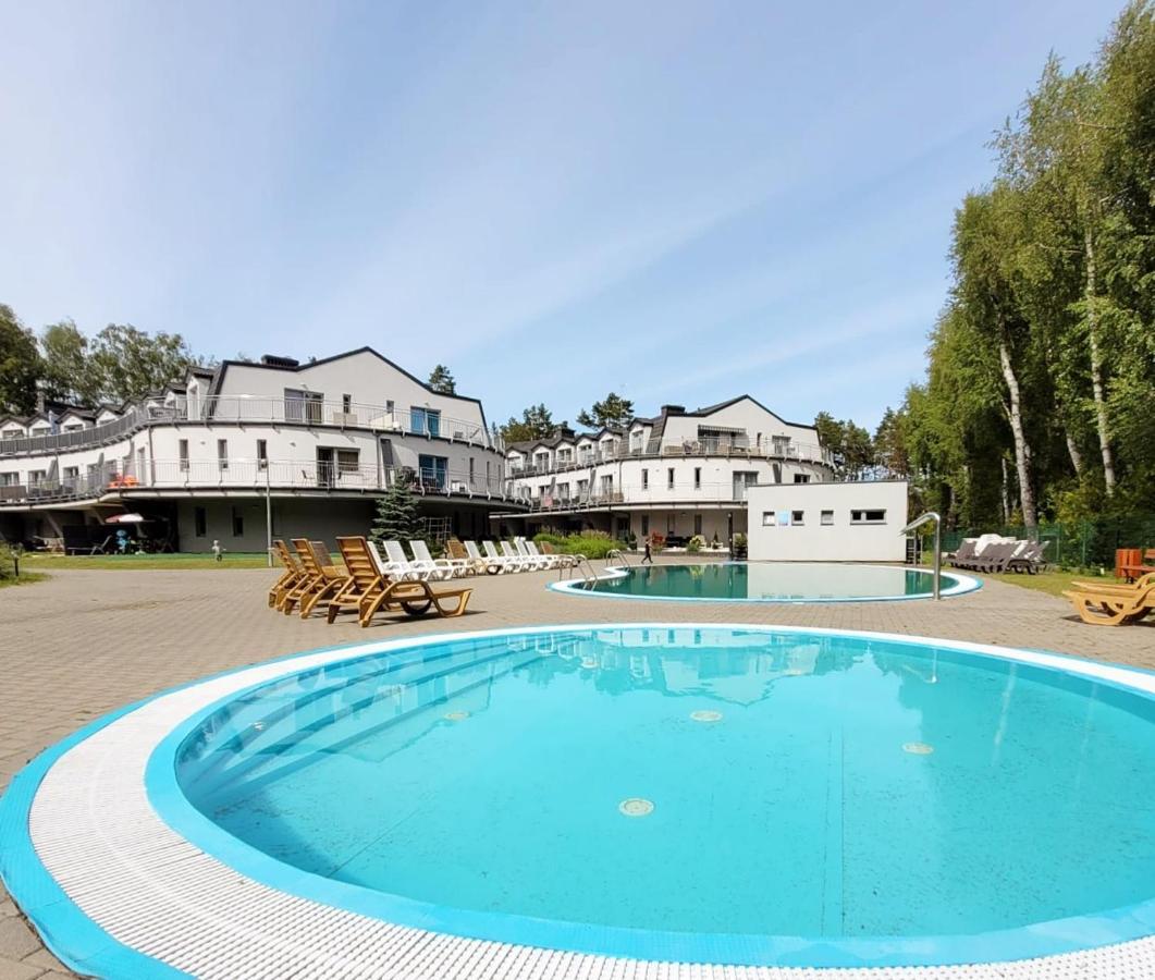 Pine Point Apartament With Terrace, Shared Pool, Tennis Court Поберово Екстериор снимка
