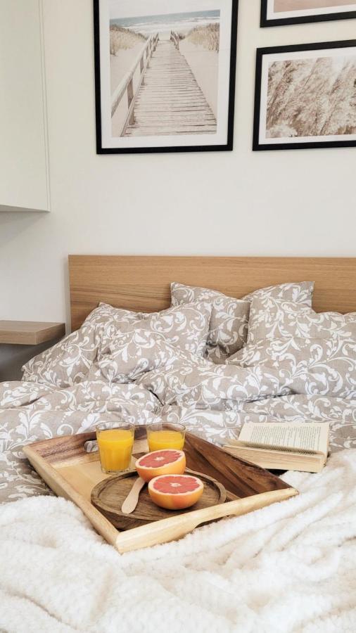 Pine Point Apartament With Terrace, Shared Pool, Tennis Court Поберово Екстериор снимка